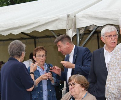 Srs Maria et Marie Josée avec le célébrant