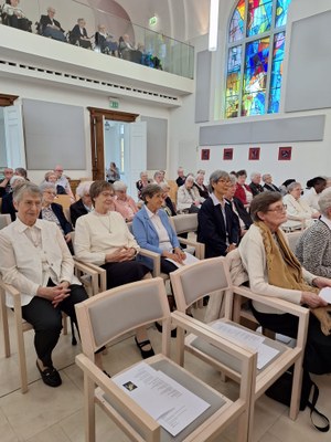 Les jubilaires étaient entourées par beaucoup de monde